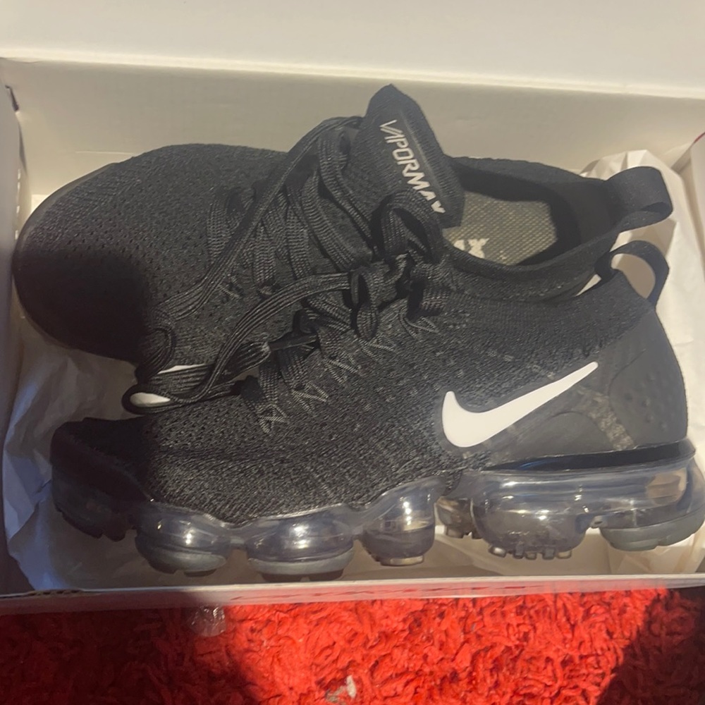 Black Vapormax Flyknit 2